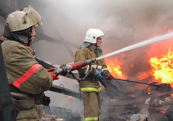 В Хакасии пожарные спасли 10 человек