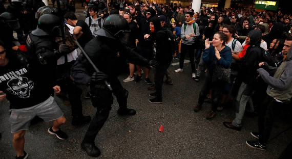Полиция в Барселоне разогнала митинг сторонников независимости Каталонии