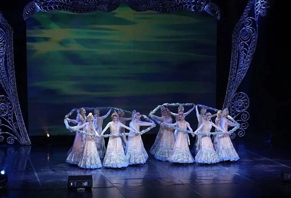 Русский национальный балет "Кострома" начинает гастроли в Хакасии