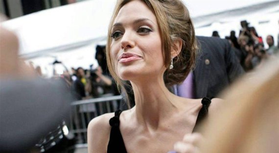 Анджелина Джоли попала в больницу с истощением