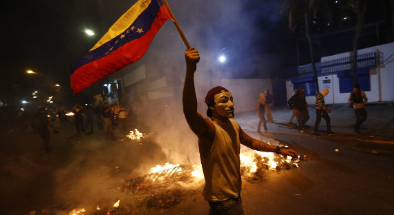 В Венесуэле вновь обстреляли протестующих