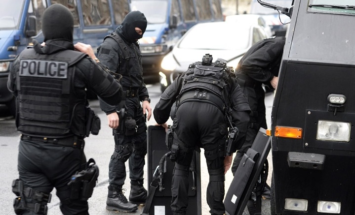 Французкий спецназ освободил 18 заложников