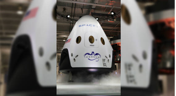 SpaceX доставит первых туристов на Луну до конца 2018 года