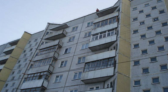 В Ростовской области ребенок, выпавший с окна на 9 этаже, выжил