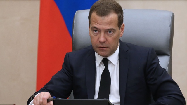 Медведев предложил облагать налогом билеты на иностранное кино