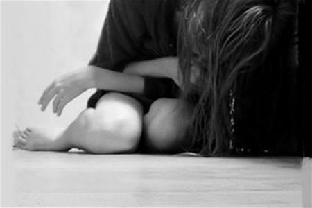Житель Хакасии изнасиловал свою дочь, пока внуки спали