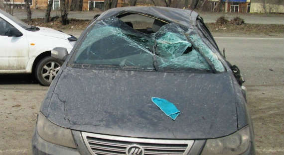 В Абакане восемнадцатилетний водитель опрокинул автомобиль (ФОТО)