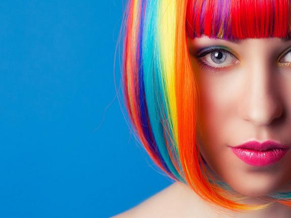 Милонов предложил запретить школьницам красить волосы
