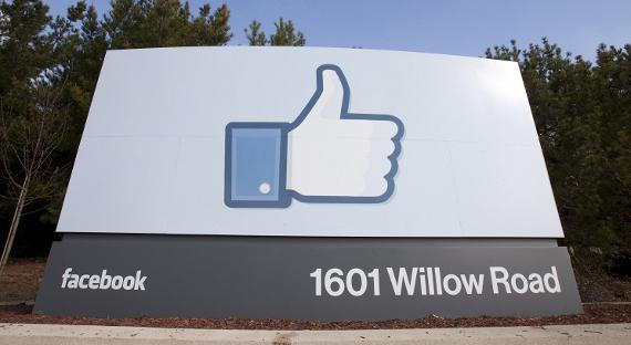 Facebook обвинили в манипуляциях с «популярными» новостями