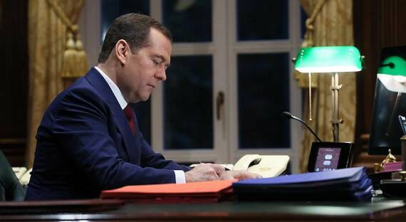 Медведев: Бросившие Россию граждане — враги