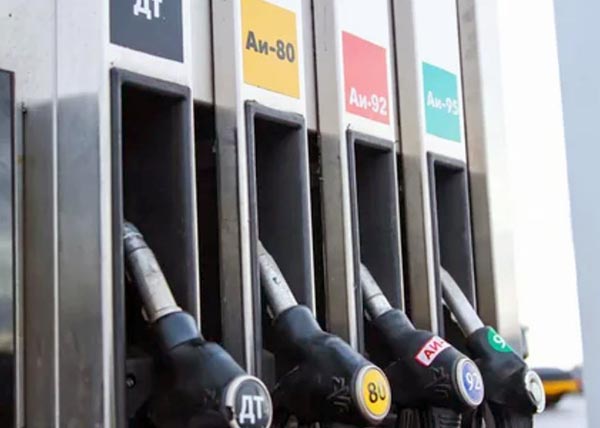 Правительство России на месяц запретило экспортировать бензин