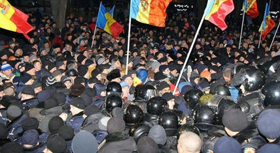 Протесты в Молдавии: граждане требуют отставки правительства