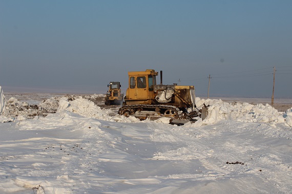 В Хакасии очередную трассу расчистили от снега