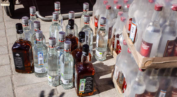 В Абакане полицейские изъяли 30 тыс. литров нелегального алкоголя