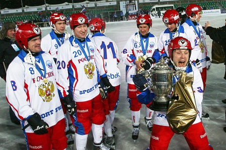 Сборная России по хоккею с мячом вновь стала чемпионом