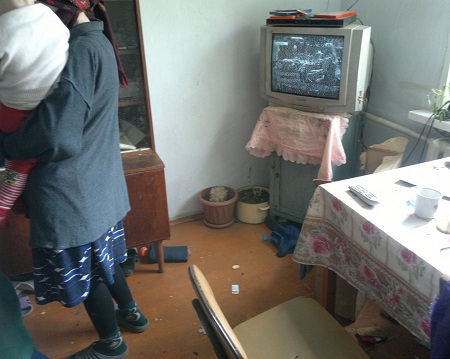 В Хакасии многодетную мать лишили детей после рейда полиции и опеки
