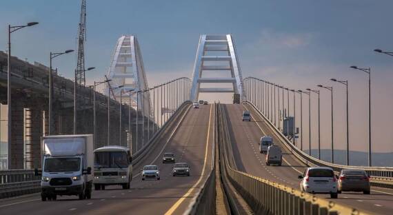 Крымский мост открыли для автобусов