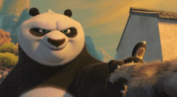 Панда в Китае переломала руки ученому во время поиска детеныша