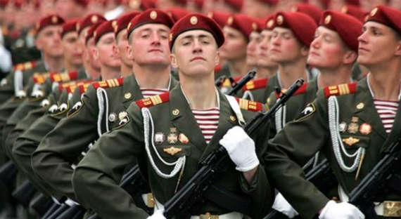 Российская гвардия считает свою зарплату и ждет новое оружие