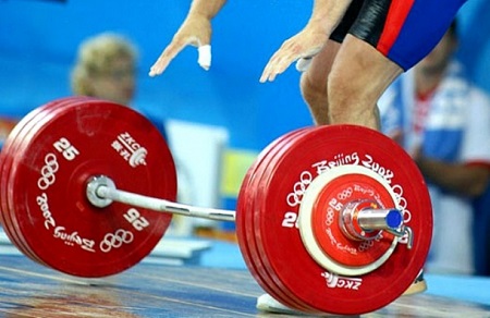 Российских тяжелоатлетов отстранили от международных соревнований