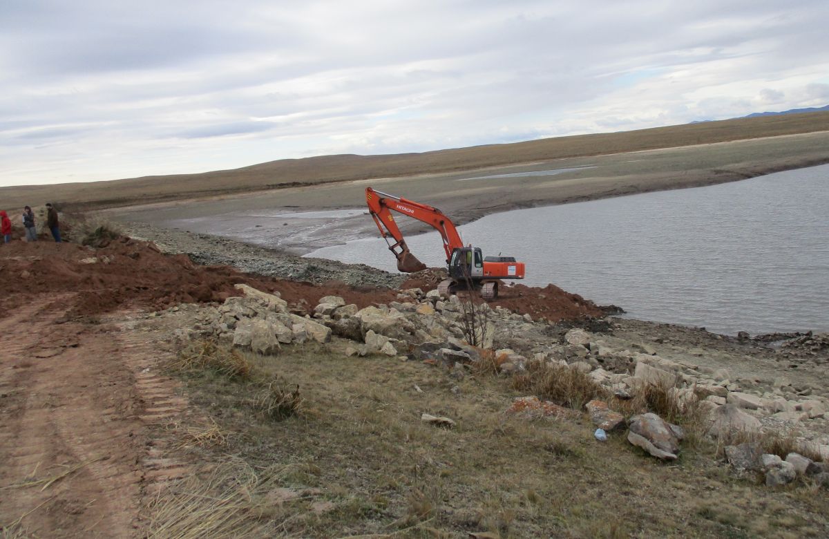 Хакасия восстанавливает разрушенные защитные сооружения на реке Биджа