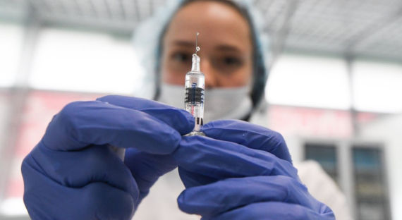 Испытания вакцины от COVID-19 в России могут начаться в конце июня
