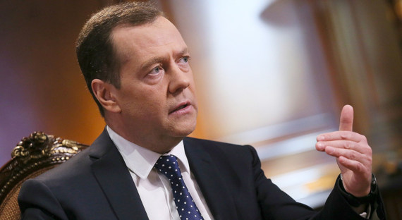 Медведев поручил ответить на санкции США
