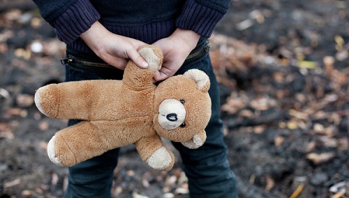 В Хакасии трое детей жили в разрушенном доме с мамашей-наркоманкой