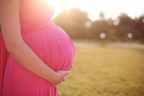 Жительница Хакасии вызвала полицейского, дождалась и начала рожать