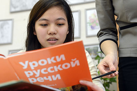 Русскоязычным мигрантам экзамен не обязателен - ФМС