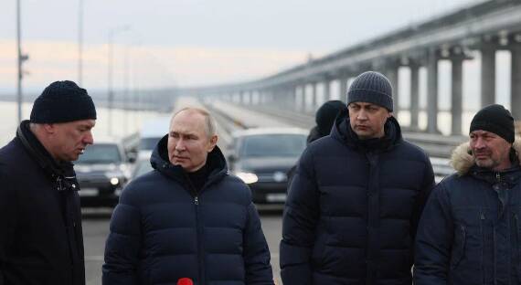 Путин и Хуснуллин посетили Крымский мост
