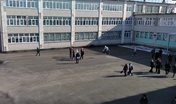 Металлурги помогли обновить территорию школы №2 в Саяногорске