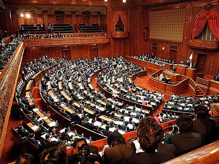 Японский император распустил парламент из-за угрозы от КНДР