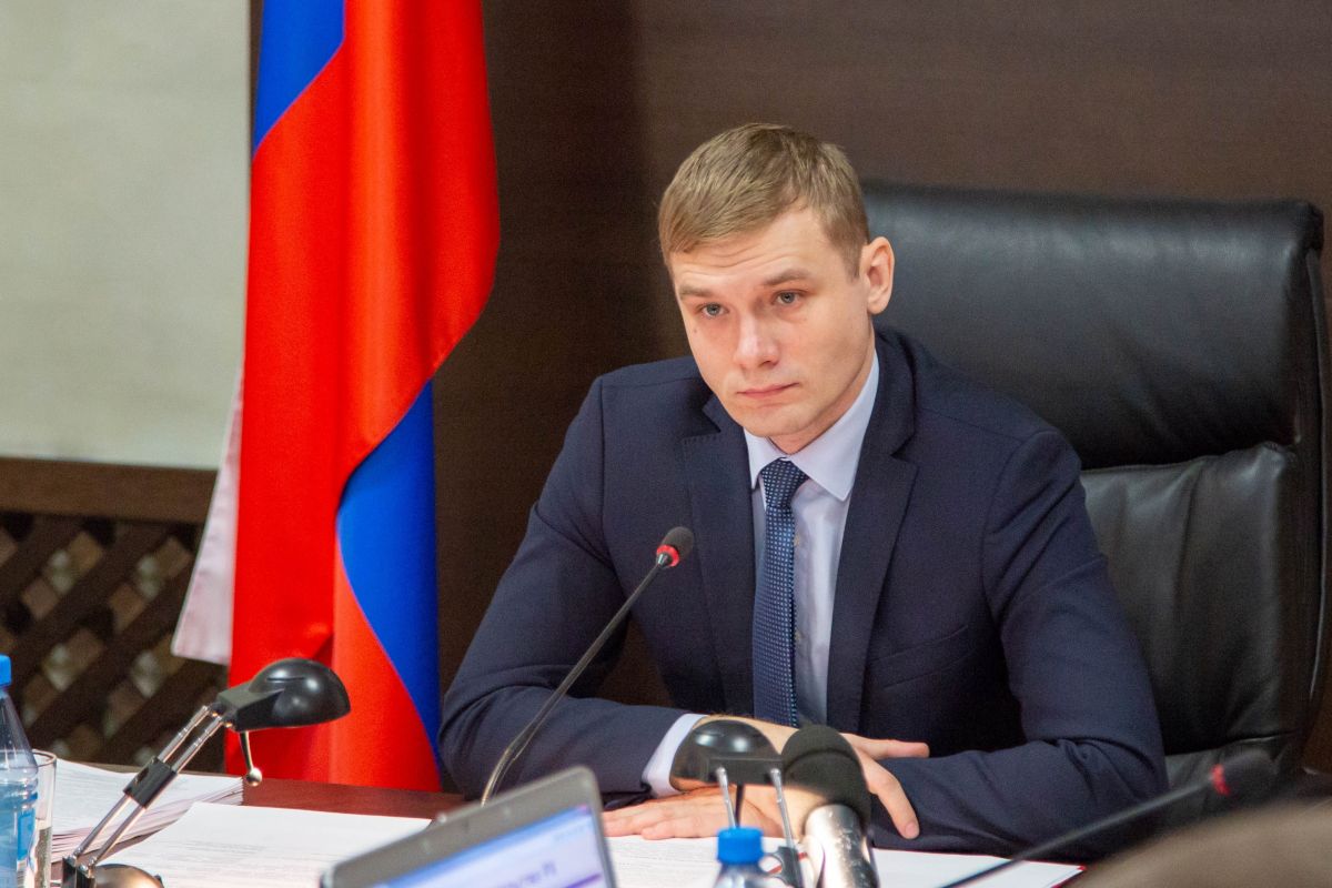 Глава Хакасии Валентин Коновалов прочно закрепился в "подвале" рейтинга губернаторов