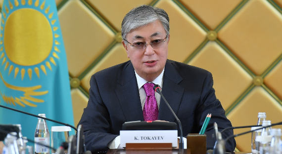 Токаев объявил о продолжении курса на латинизацию казахского языка
