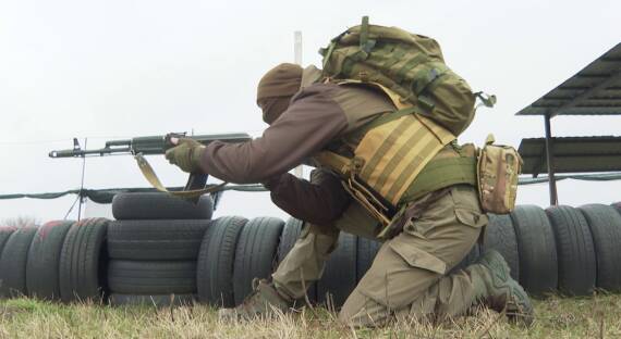 В Курской и Белгородской области бойцы теробороны получили оружие