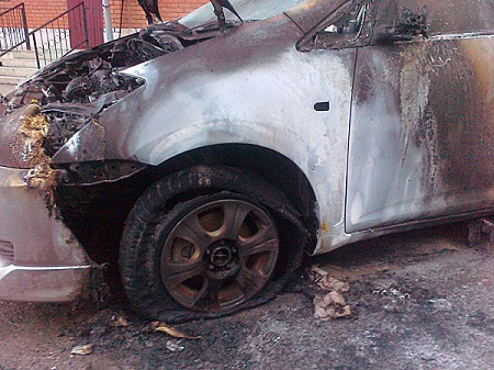 В Абакане хозяйка авто смогла сама потушить пожар в машине