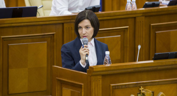 Парламент и кабмин Молдавии отказались подчиняться конституционному суду