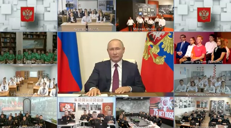 Владимир Путин пообщался со старшеклассниками на открытом уроке