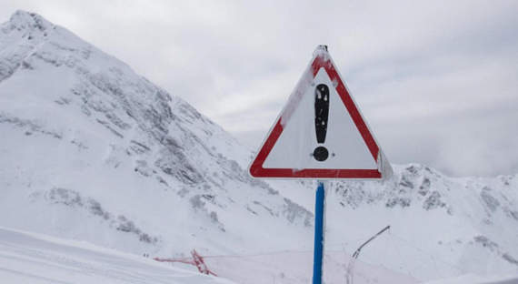 МЧС предупреждает: В горах Хакасии сохраняется опасность схода лавин