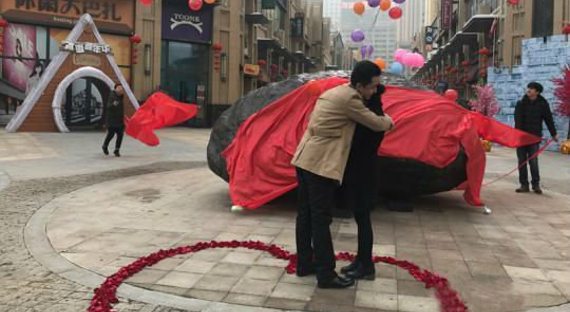Китаец купил невесте 33-тонный камень вместо квартиры