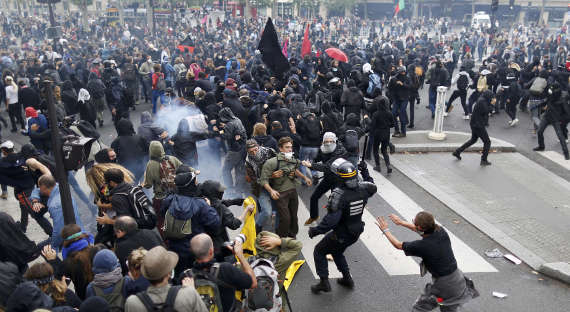 Во Франции начались протесты и беспорядки