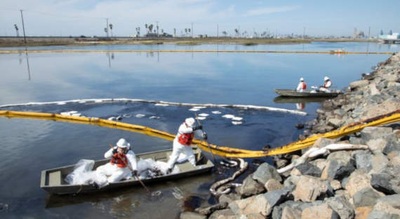 У берегов Калифорнии произошел масштабный разлив нефти