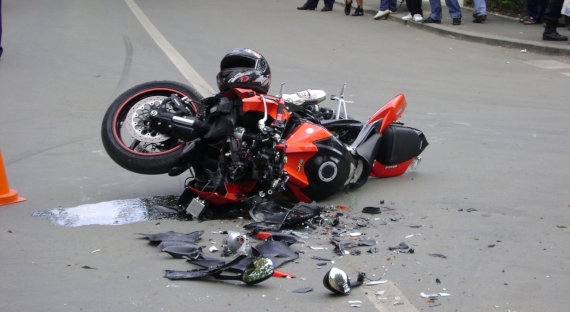 Госдума предлагает штрафовать мотоциклистов за маневры между рядами