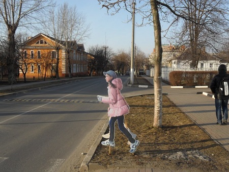 Пример для Хакасии: в Красноярске у школы появился макет ребенка