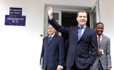 Медведев выдал университетам страны более 10 млрд рублей
