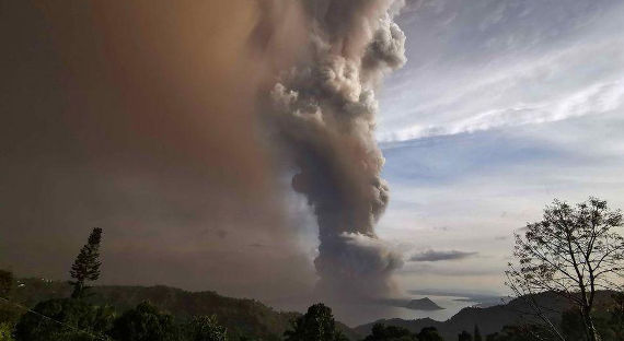 На Филиппинах началась эвакуация из-за извержения вулкана