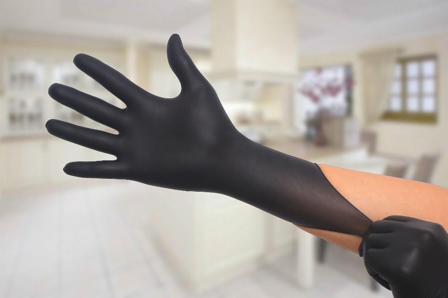 Желание купить нитриловые перчатки лишило жительницу Абакана крупной суммы