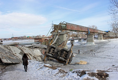 По факту обрушения моста в Минусинске возбуждено уголовное дело