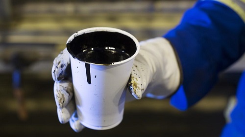 Пятница, 13-е: нефть Brent подешевела до 44 долларов, евро ушел за 72 рубля